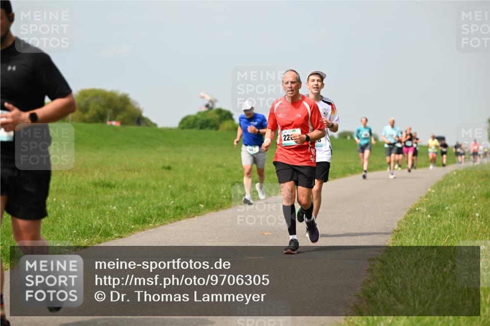 10.05.2026 - 8. Wedeler Halbmarathon Dr. Thomas Lammeyer http://msf.ph/oto/9706305 10.05.2026 11:57:43 Laufen  meine-sportfotos.de