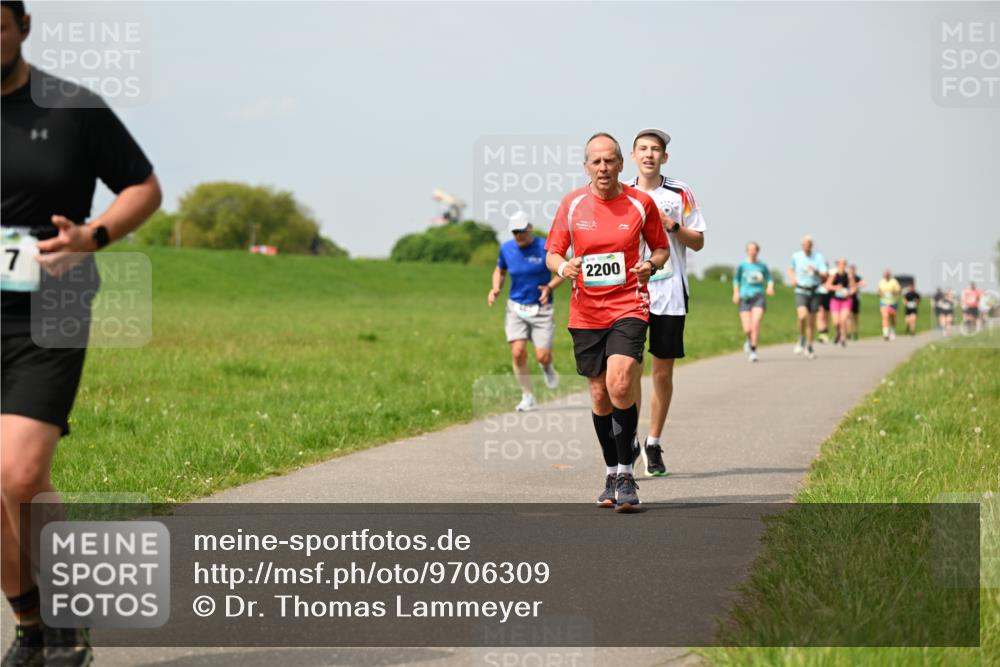 10.05.2026 - 8. Wedeler Halbmarathon Dr. Thomas Lammeyer http://msf.ph/oto/9706309 10.05.2026 11:57:43 Laufen 2200 meine-sportfotos.de