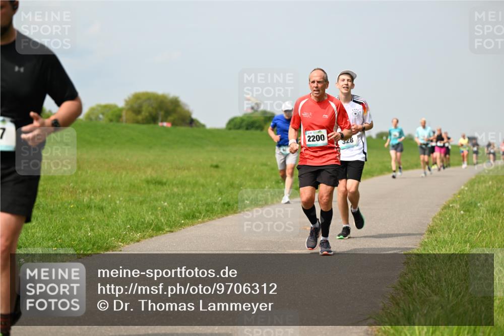 10.05.2026 - 8. Wedeler Halbmarathon Dr. Thomas Lammeyer http://msf.ph/oto/9706312 10.05.2026 11:57:43 Laufen 2200, 328 meine-sportfotos.de