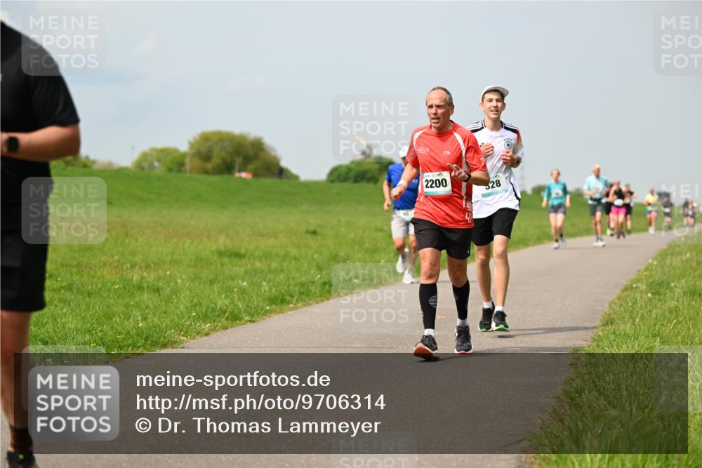 10.05.2026 - 8. Wedeler Halbmarathon Dr. Thomas Lammeyer http://msf.ph/oto/9706314 10.05.2026 11:57:44 Laufen 2200, 528 meine-sportfotos.de