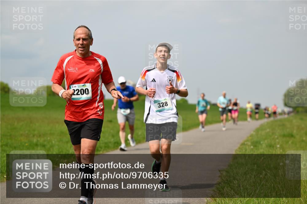 10.05.2026 - 8. Wedeler Halbmarathon Dr. Thomas Lammeyer http://msf.ph/oto/9706335 10.05.2026 11:57:45 Laufen 100, 2200, 328 meine-sportfotos.de