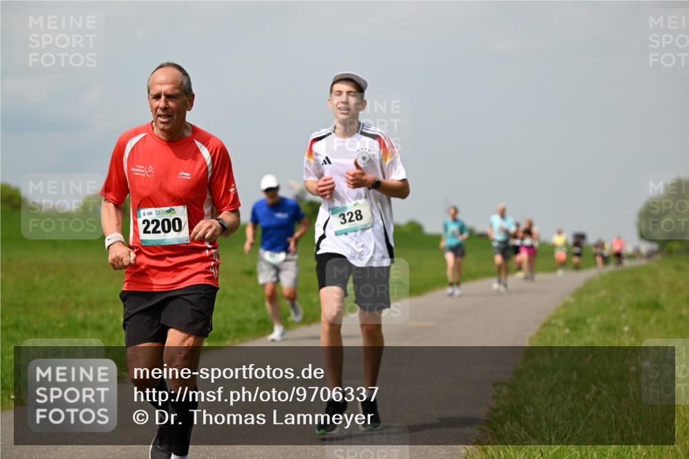 10.05.2026 - 8. Wedeler Halbmarathon Dr. Thomas Lammeyer http://msf.ph/oto/9706337 10.05.2026 11:57:45 Laufen 100, 2200, 328 meine-sportfotos.de