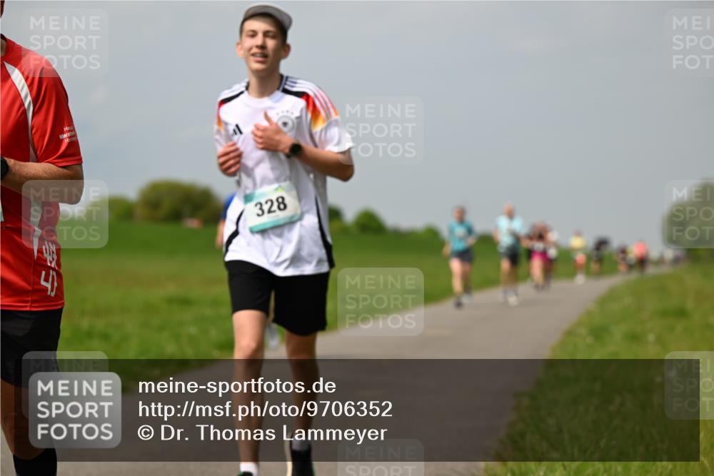 10.05.2026 - 8. Wedeler Halbmarathon Dr. Thomas Lammeyer http://msf.ph/oto/9706352 10.05.2026 11:57:46 Laufen 328 meine-sportfotos.de