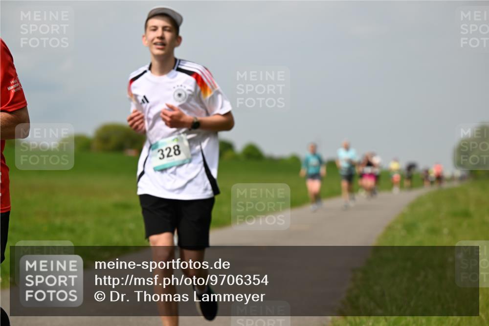 10.05.2026 - 8. Wedeler Halbmarathon Dr. Thomas Lammeyer http://msf.ph/oto/9706354 10.05.2026 11:57:46 Laufen 328 meine-sportfotos.de