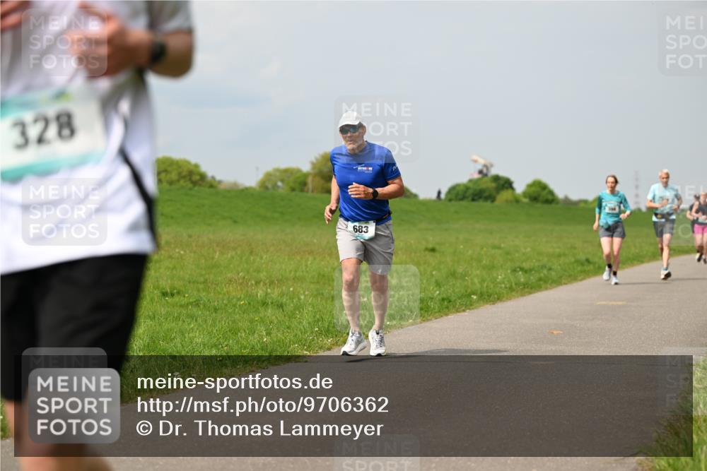 10.05.2026 - 8. Wedeler Halbmarathon Dr. Thomas Lammeyer http://msf.ph/oto/9706362 10.05.2026 11:57:47 Laufen 328, 683 meine-sportfotos.de