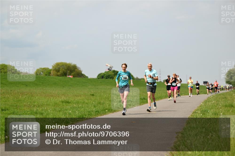 10.05.2026 - 8. Wedeler Halbmarathon Dr. Thomas Lammeyer http://msf.ph/oto/9706396 10.05.2026 11:57:50 Laufen 398 meine-sportfotos.de