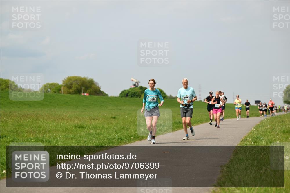 10.05.2026 - 8. Wedeler Halbmarathon Dr. Thomas Lammeyer http://msf.ph/oto/9706399 10.05.2026 11:57:50 Laufen 398, 399 meine-sportfotos.de