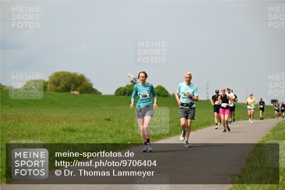 10.05.2026 - 8. Wedeler Halbmarathon Dr. Thomas Lammeyer http://msf.ph/oto/9706404 10.05.2026 11:57:51 Laufen 398 meine-sportfotos.de