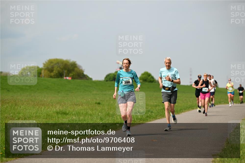 10.05.2026 - 8. Wedeler Halbmarathon Dr. Thomas Lammeyer http://msf.ph/oto/9706408 10.05.2026 11:57:51 Laufen 398 meine-sportfotos.de