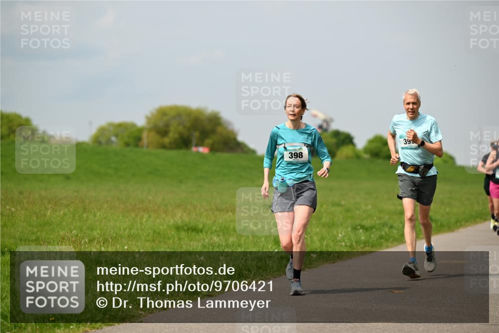 10.05.2026 - 8. Wedeler Halbmarathon Dr. Thomas Lammeyer http://msf.ph/oto/9706421 10.05.2026 11:57:52 Laufen 398 meine-sportfotos.de