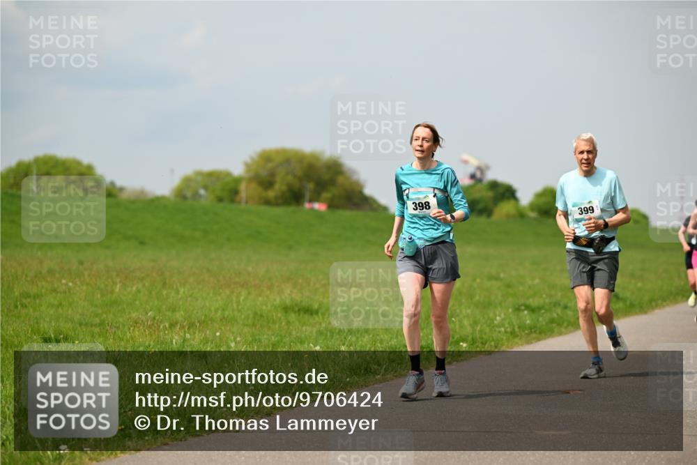 10.05.2026 - 8. Wedeler Halbmarathon Dr. Thomas Lammeyer http://msf.ph/oto/9706424 10.05.2026 11:57:52 Laufen 398, 399 meine-sportfotos.de