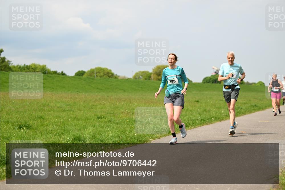 10.05.2026 - 8. Wedeler Halbmarathon Dr. Thomas Lammeyer http://msf.ph/oto/9706442 10.05.2026 11:57:53 Laufen 398 meine-sportfotos.de