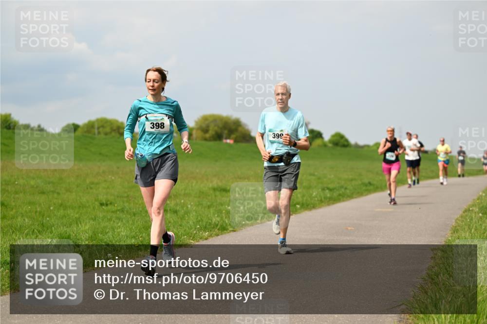 10.05.2026 - 8. Wedeler Halbmarathon Dr. Thomas Lammeyer http://msf.ph/oto/9706450 10.05.2026 11:57:54 Laufen 398, 399 meine-sportfotos.de