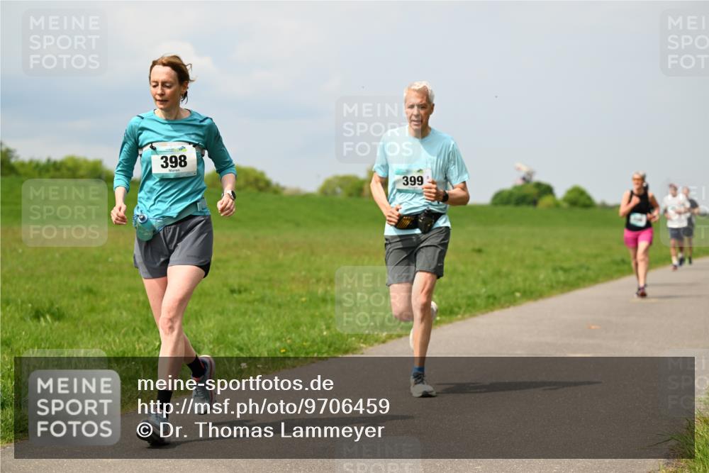 10.05.2026 - 8. Wedeler Halbmarathon Dr. Thomas Lammeyer http://msf.ph/oto/9706459 10.05.2026 11:57:54 Laufen 398, 399 meine-sportfotos.de