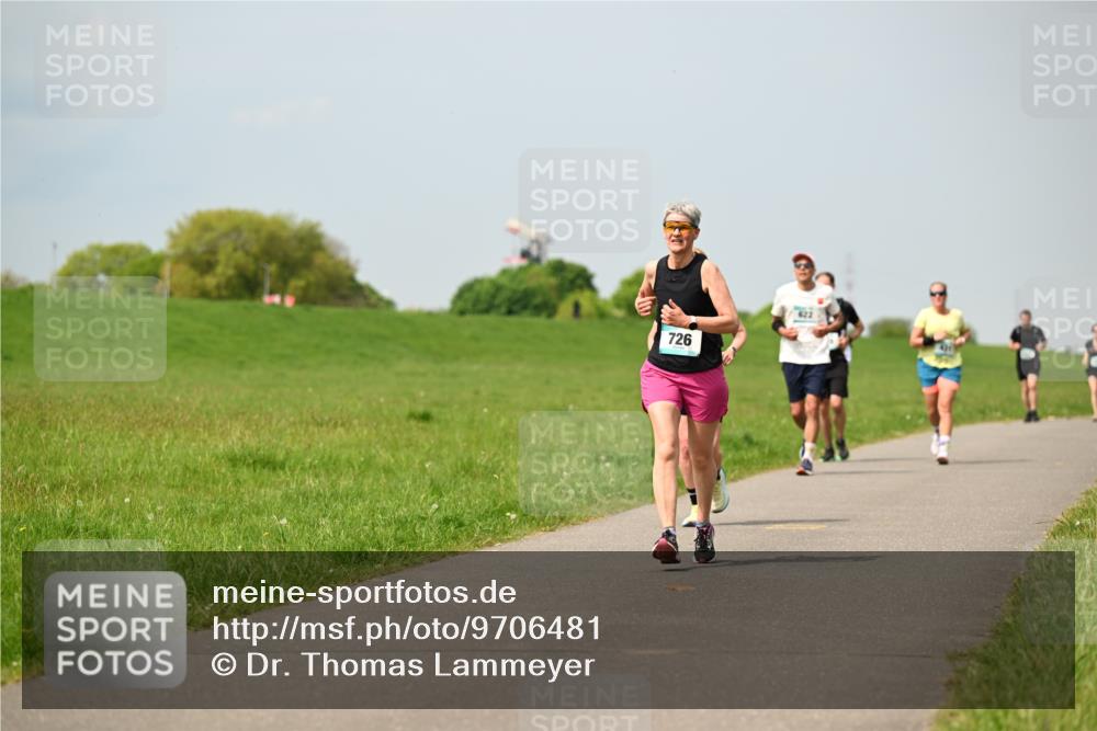 10.05.2026 - 8. Wedeler Halbmarathon Dr. Thomas Lammeyer http://msf.ph/oto/9706481 10.05.2026 11:57:56 Laufen 726 meine-sportfotos.de