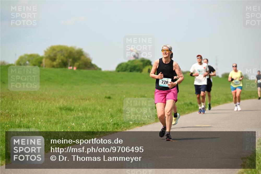 10.05.2026 - 8. Wedeler Halbmarathon Dr. Thomas Lammeyer http://msf.ph/oto/9706495 10.05.2026 11:57:57 Laufen 726, 422 meine-sportfotos.de