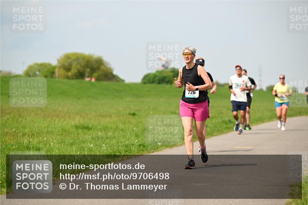 10.05.2026 - 8. Wedeler Halbmarathon Dr. Thomas Lammeyer http://msf.ph/oto/9706498 10.05.2026 11:57:57 Laufen 726 meine-sportfotos.de