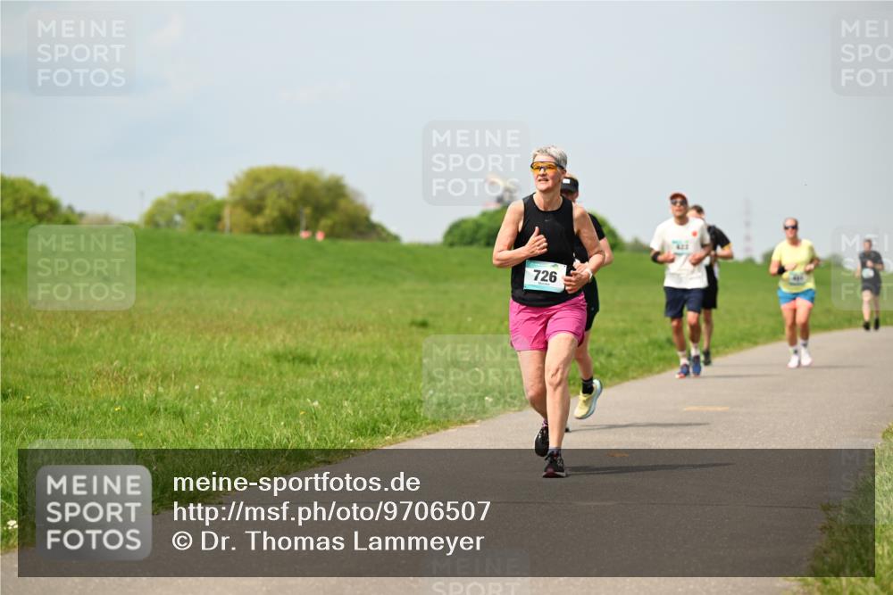 10.05.2026 - 8. Wedeler Halbmarathon Dr. Thomas Lammeyer http://msf.ph/oto/9706507 10.05.2026 11:57:57 Laufen 726 meine-sportfotos.de
