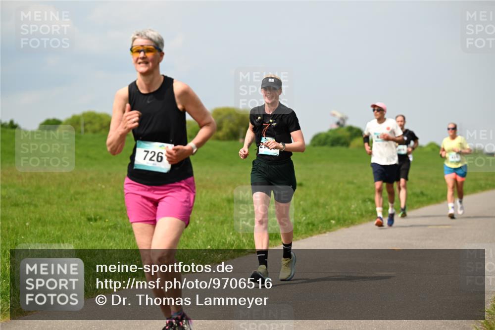 10.05.2026 - 8. Wedeler Halbmarathon Dr. Thomas Lammeyer http://msf.ph/oto/9706516 10.05.2026 11:58:00 Laufen 726 meine-sportfotos.de