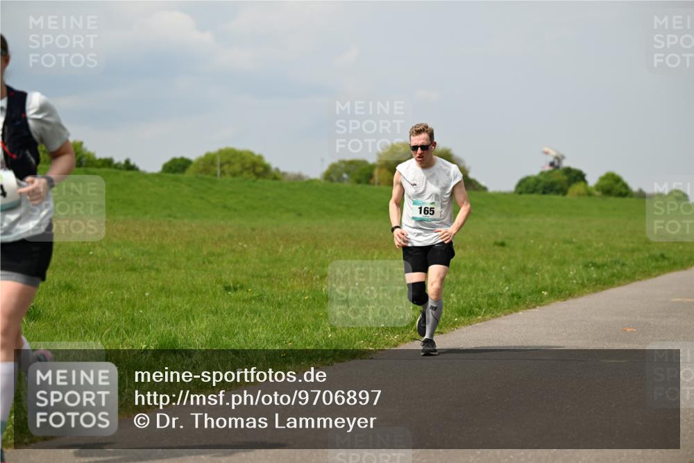 10.05.2026 - 8. Wedeler Halbmarathon Dr. Thomas Lammeyer http://msf.ph/oto/9706897 10.05.2026 11:58:27 Laufen 165 meine-sportfotos.de