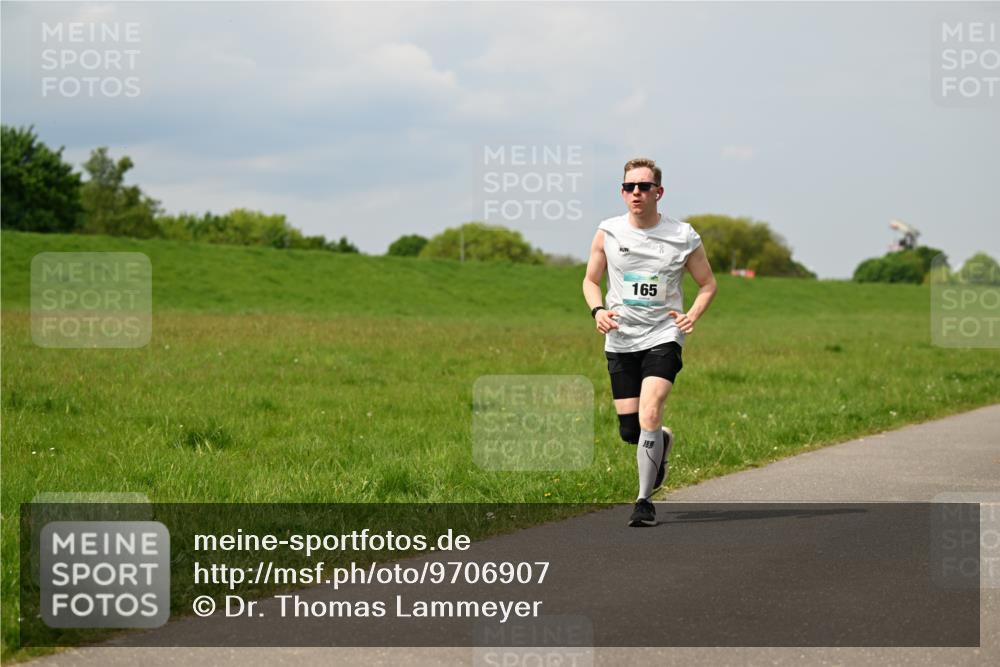 10.05.2026 - 8. Wedeler Halbmarathon Dr. Thomas Lammeyer http://msf.ph/oto/9706907 10.05.2026 11:58:28 Laufen 165 meine-sportfotos.de