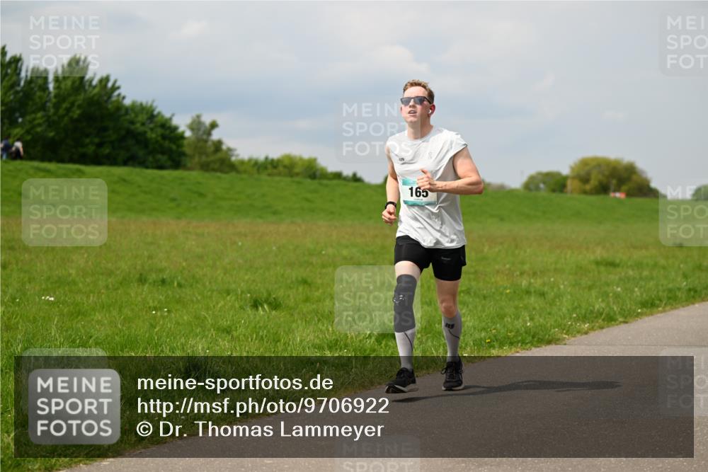10.05.2026 - 8. Wedeler Halbmarathon Dr. Thomas Lammeyer http://msf.ph/oto/9706922 10.05.2026 11:58:29 Laufen 165 meine-sportfotos.de