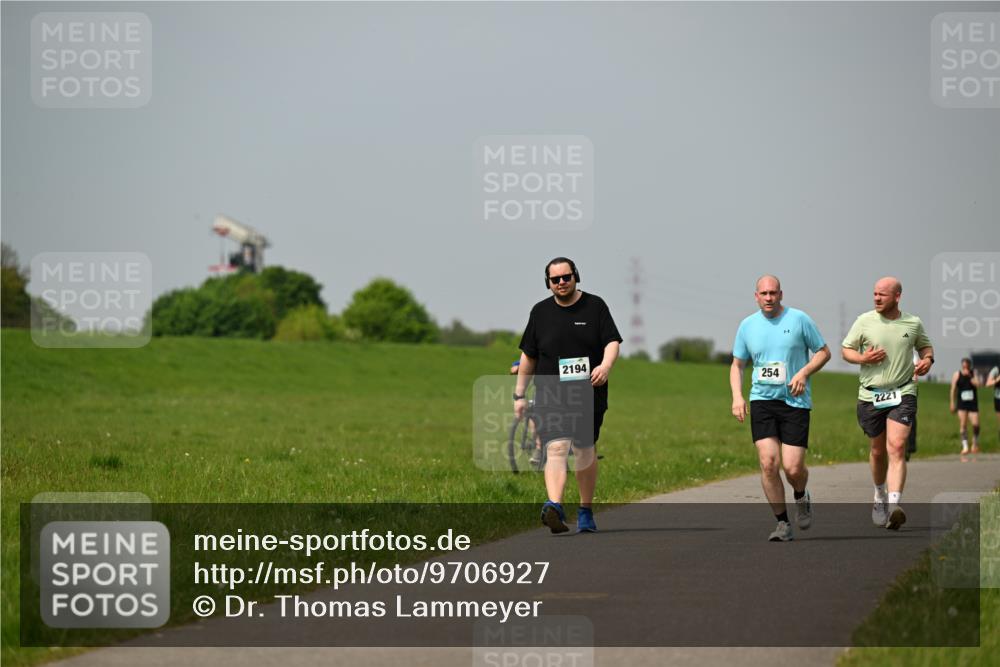 10.05.2026 - 8. Wedeler Halbmarathon Dr. Thomas Lammeyer http://msf.ph/oto/9706927 10.05.2026 11:58:34 Laufen 2194, 254, 2221 meine-sportfotos.de