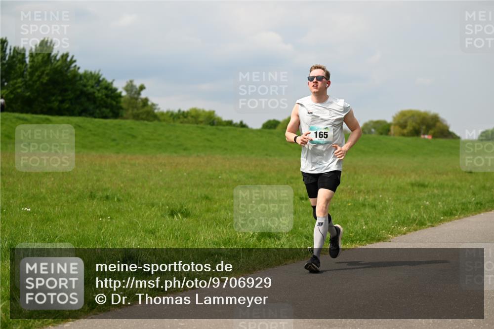 10.05.2026 - 8. Wedeler Halbmarathon Dr. Thomas Lammeyer http://msf.ph/oto/9706929 10.05.2026 11:58:28 Laufen 165 meine-sportfotos.de