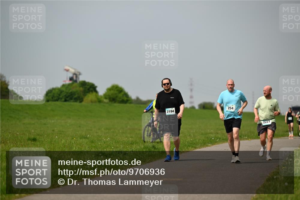 10.05.2026 - 8. Wedeler Halbmarathon Dr. Thomas Lammeyer http://msf.ph/oto/9706936 10.05.2026 11:58:34 Laufen 2194, 254, 2221 meine-sportfotos.de