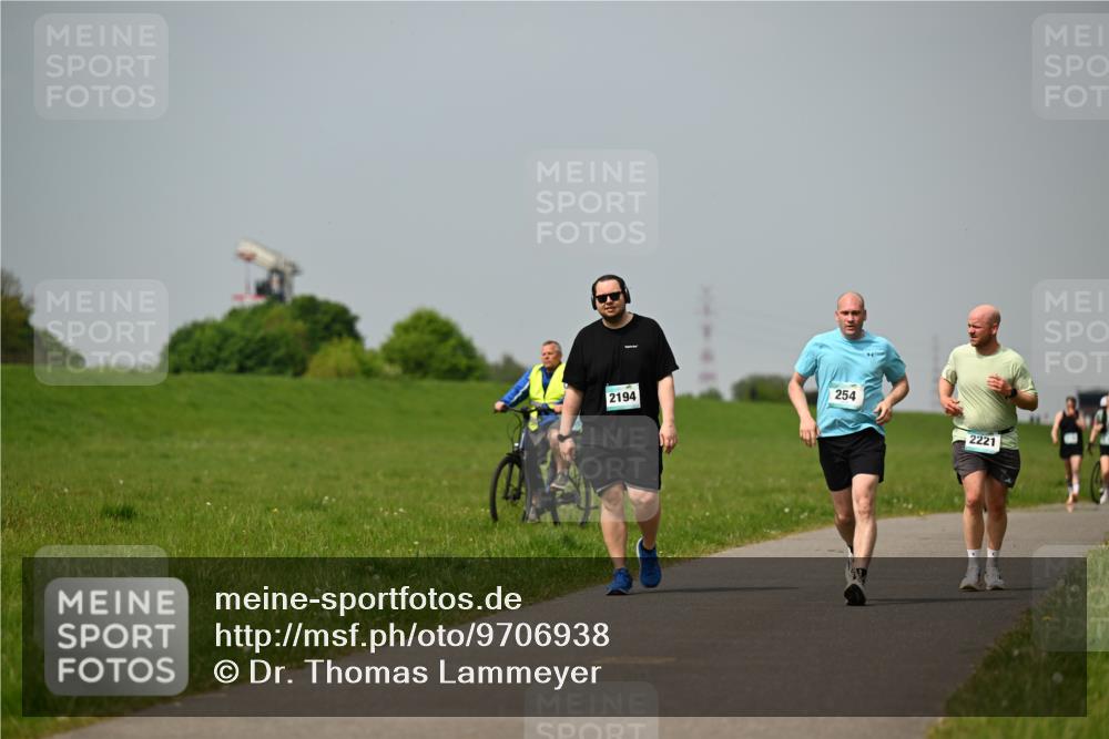 10.05.2026 - 8. Wedeler Halbmarathon Dr. Thomas Lammeyer http://msf.ph/oto/9706938 10.05.2026 11:58:35 Laufen 2194, 254, 2221 meine-sportfotos.de