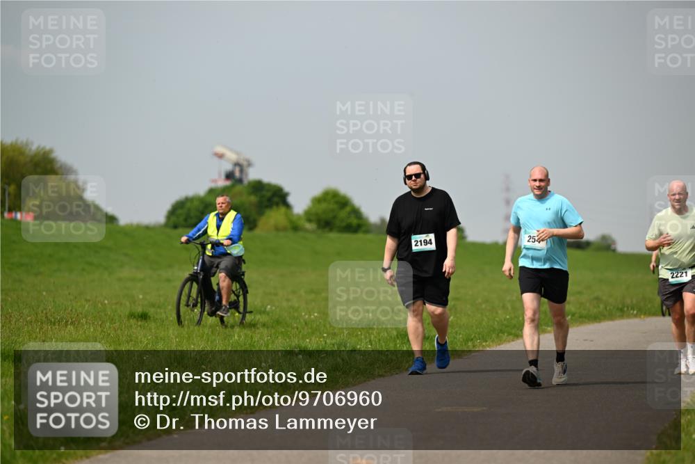 10.05.2026 - 8. Wedeler Halbmarathon Dr. Thomas Lammeyer http://msf.ph/oto/9706960 10.05.2026 11:58:36 Laufen 2194, 2221 meine-sportfotos.de
