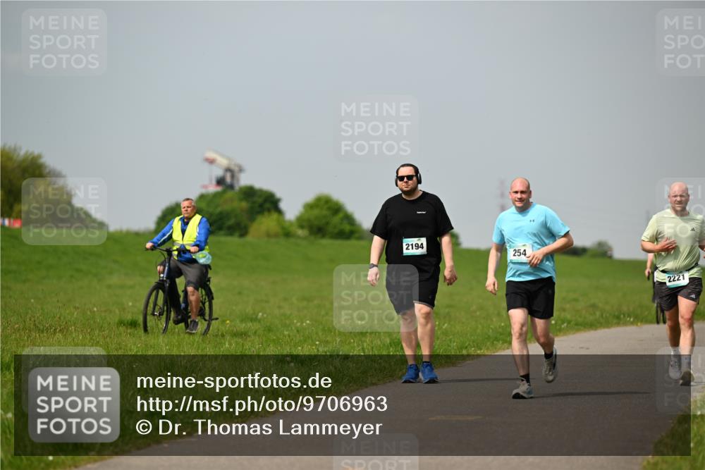 10.05.2026 - 8. Wedeler Halbmarathon Dr. Thomas Lammeyer http://msf.ph/oto/9706963 10.05.2026 11:58:36 Laufen 2194, 254, 2221 meine-sportfotos.de