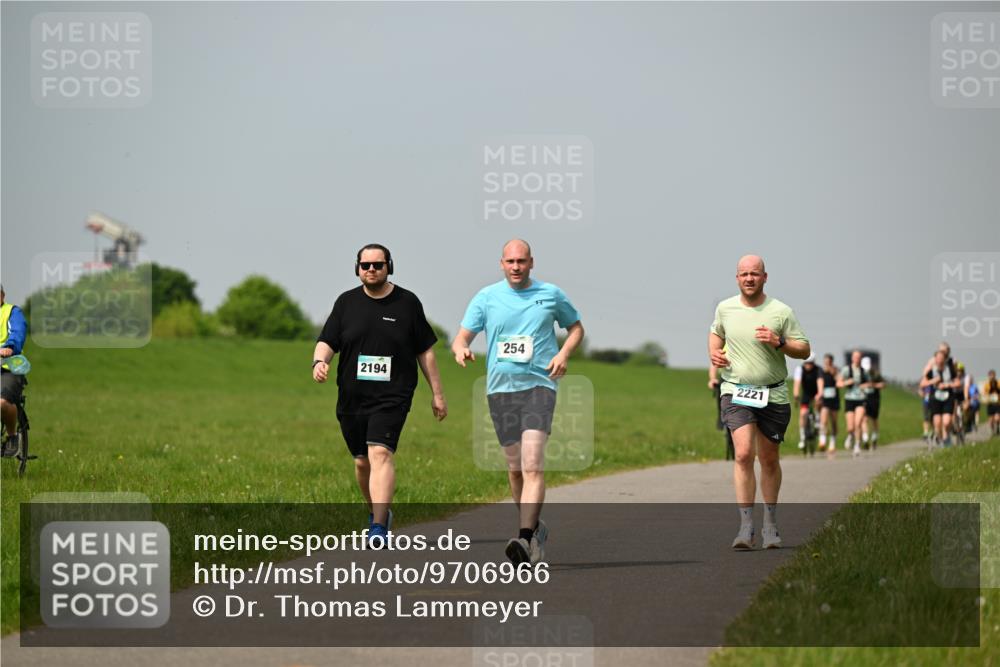 10.05.2026 - 8. Wedeler Halbmarathon Dr. Thomas Lammeyer http://msf.ph/oto/9706966 10.05.2026 11:58:36 Laufen 254, 2194, 2221 meine-sportfotos.de
