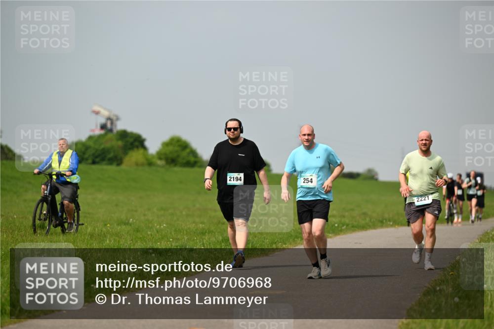 10.05.2026 - 8. Wedeler Halbmarathon Dr. Thomas Lammeyer http://msf.ph/oto/9706968 10.05.2026 11:58:36 Laufen 2194, 254, 2221 meine-sportfotos.de