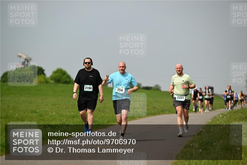 10.05.2026 - 8. Wedeler Halbmarathon Dr. Thomas Lammeyer http://msf.ph/oto/9706970 10.05.2026 11:58:36 Laufen 2194, 254, 2221 meine-sportfotos.de
