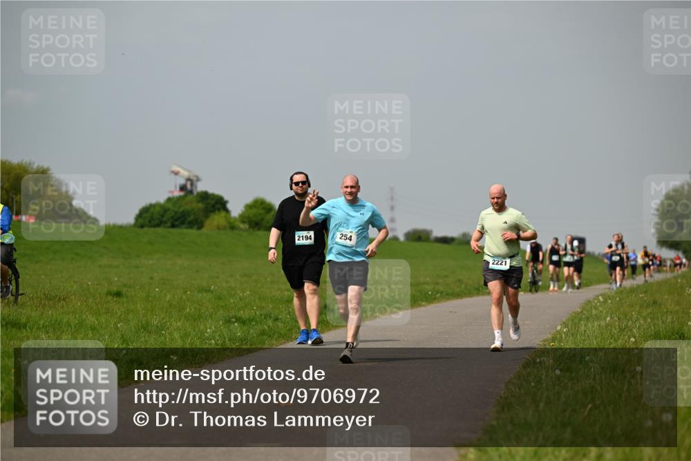 10.05.2026 - 8. Wedeler Halbmarathon Dr. Thomas Lammeyer http://msf.ph/oto/9706972 10.05.2026 11:58:37 Laufen 2194, 254, 2221 meine-sportfotos.de