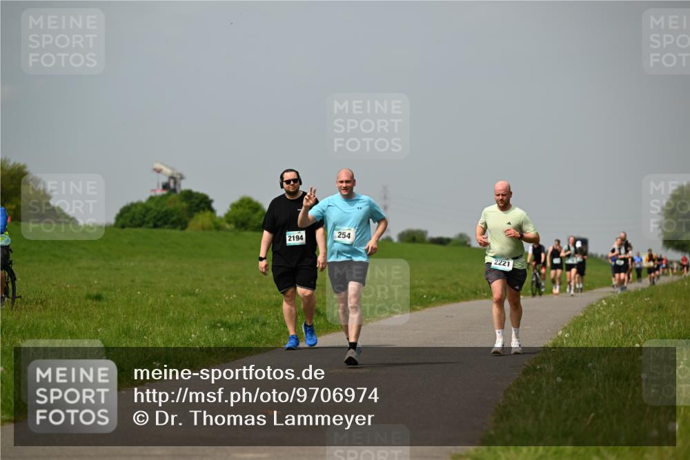 10.05.2026 - 8. Wedeler Halbmarathon Dr. Thomas Lammeyer http://msf.ph/oto/9706974 10.05.2026 11:58:37 Laufen 2194, 254, 2221 meine-sportfotos.de