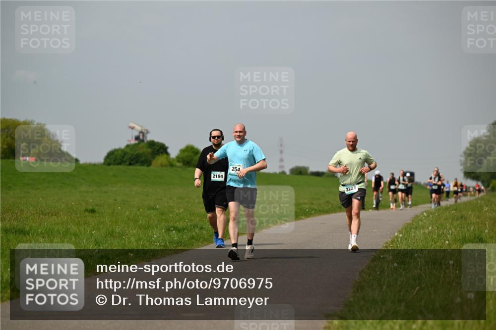 10.05.2026 - 8. Wedeler Halbmarathon Dr. Thomas Lammeyer http://msf.ph/oto/9706975 10.05.2026 11:58:37 Laufen 2194, 254, 2221 meine-sportfotos.de