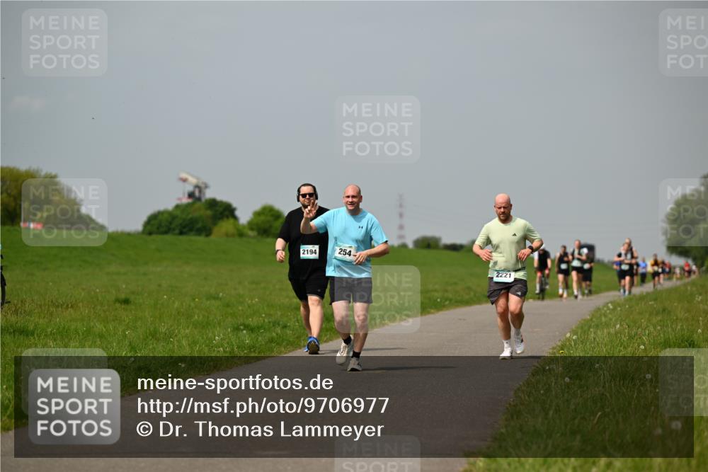 10.05.2026 - 8. Wedeler Halbmarathon Dr. Thomas Lammeyer http://msf.ph/oto/9706977 10.05.2026 11:58:37 Laufen 2194, 254, 2221 meine-sportfotos.de