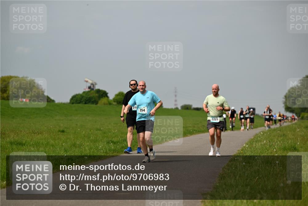 10.05.2026 - 8. Wedeler Halbmarathon Dr. Thomas Lammeyer http://msf.ph/oto/9706983 10.05.2026 11:58:37 Laufen 219, 254, 2221 meine-sportfotos.de