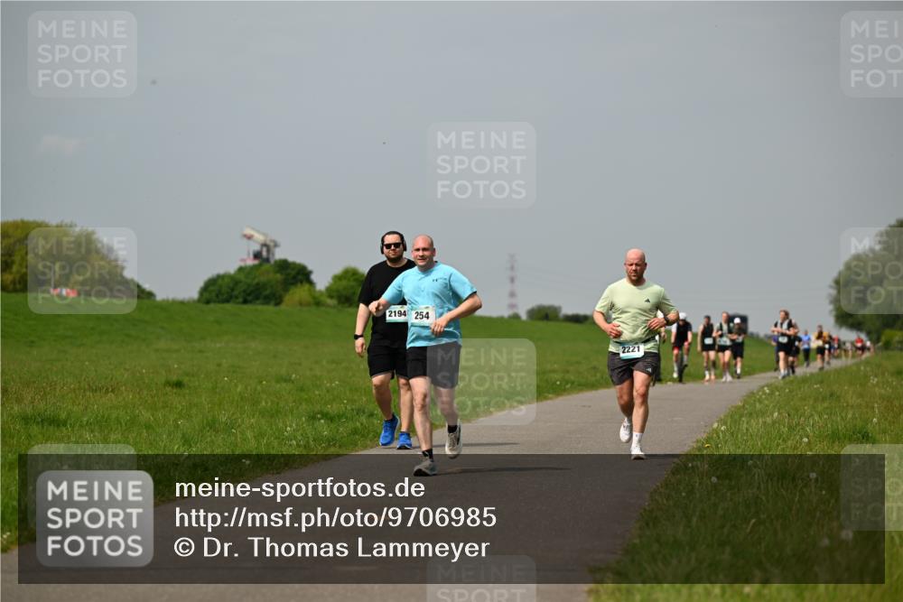10.05.2026 - 8. Wedeler Halbmarathon Dr. Thomas Lammeyer http://msf.ph/oto/9706985 10.05.2026 11:58:37 Laufen 2194, 254, 2221 meine-sportfotos.de