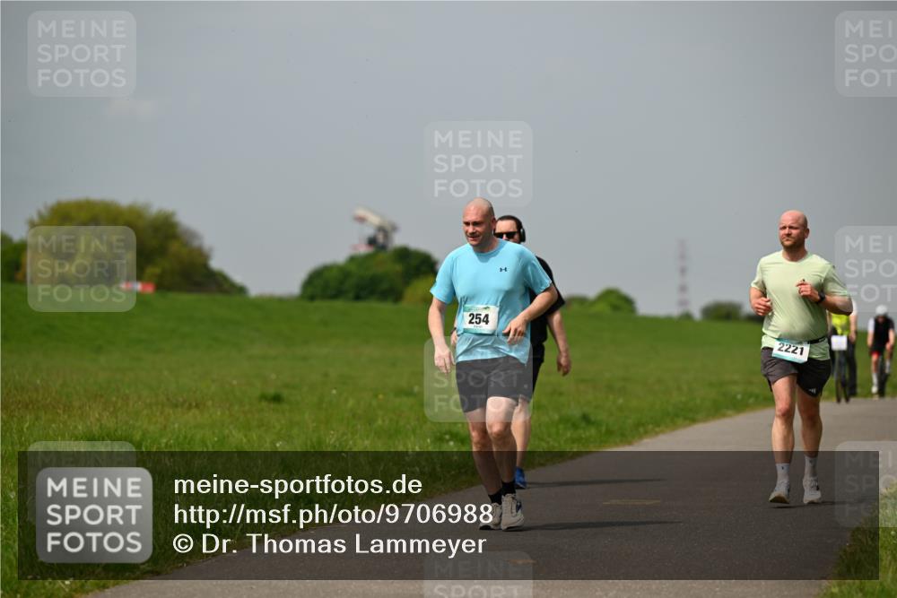 10.05.2026 - 8. Wedeler Halbmarathon Dr. Thomas Lammeyer http://msf.ph/oto/9706988 10.05.2026 11:58:38 Laufen 254, 2221 meine-sportfotos.de