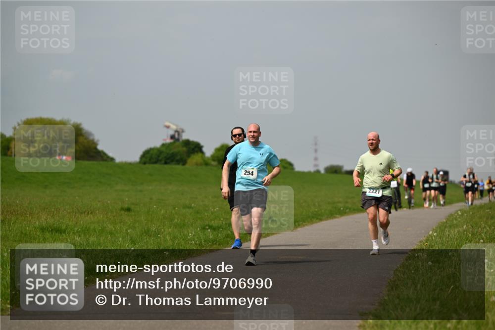 10.05.2026 - 8. Wedeler Halbmarathon Dr. Thomas Lammeyer http://msf.ph/oto/9706990 10.05.2026 11:58:38 Laufen 254, 2221 meine-sportfotos.de
