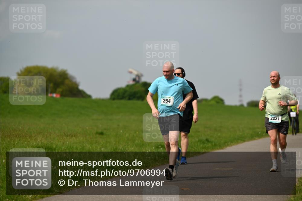 10.05.2026 - 8. Wedeler Halbmarathon Dr. Thomas Lammeyer http://msf.ph/oto/9706994 10.05.2026 11:58:38 Laufen 254, 2221 meine-sportfotos.de
