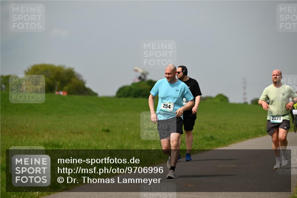 10.05.2026 - 8. Wedeler Halbmarathon Dr. Thomas Lammeyer http://msf.ph/oto/9706996 10.05.2026 11:58:39 Laufen 254, 2221 meine-sportfotos.de