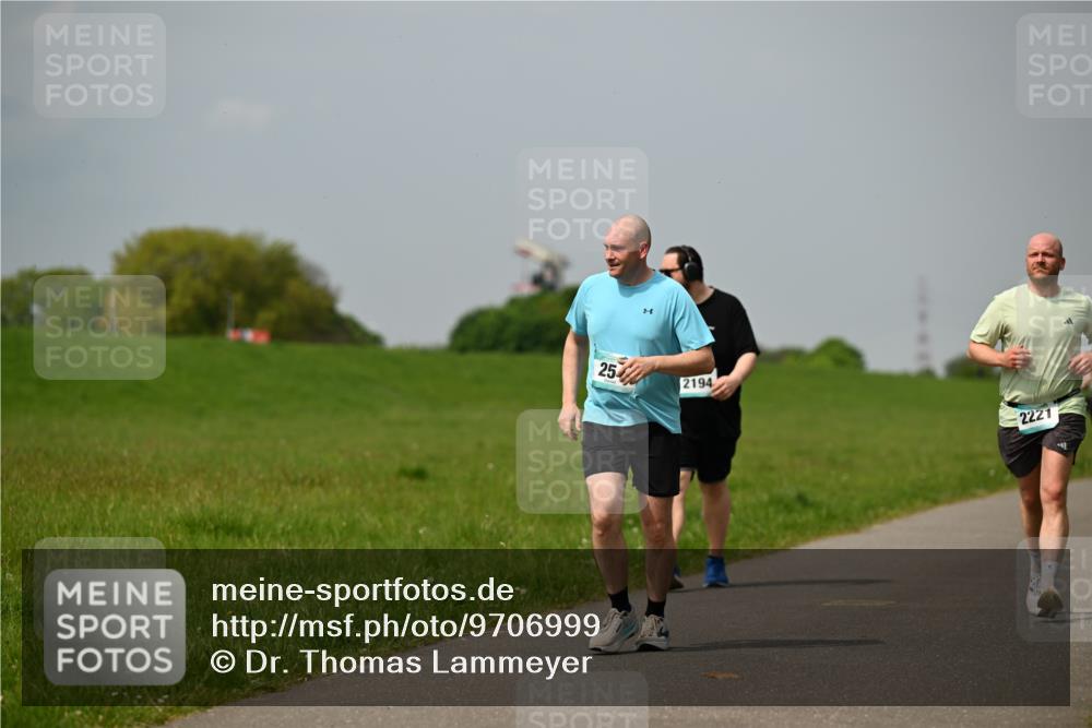 10.05.2026 - 8. Wedeler Halbmarathon Dr. Thomas Lammeyer http://msf.ph/oto/9706999 10.05.2026 11:58:39 Laufen 2194, 2221 meine-sportfotos.de
