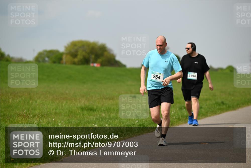 10.05.2026 - 8. Wedeler Halbmarathon Dr. Thomas Lammeyer http://msf.ph/oto/9707003 10.05.2026 11:58:39 Laufen 254, 2194 meine-sportfotos.de