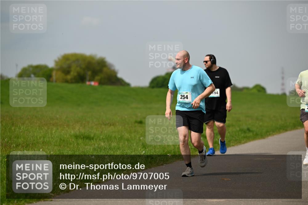 10.05.2026 - 8. Wedeler Halbmarathon Dr. Thomas Lammeyer http://msf.ph/oto/9707005 10.05.2026 11:58:39 Laufen 254, 194 meine-sportfotos.de
