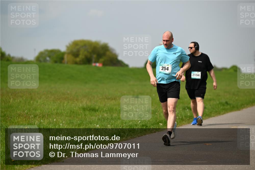 10.05.2026 - 8. Wedeler Halbmarathon Dr. Thomas Lammeyer http://msf.ph/oto/9707011 10.05.2026 11:58:39 Laufen 254, 2194 meine-sportfotos.de