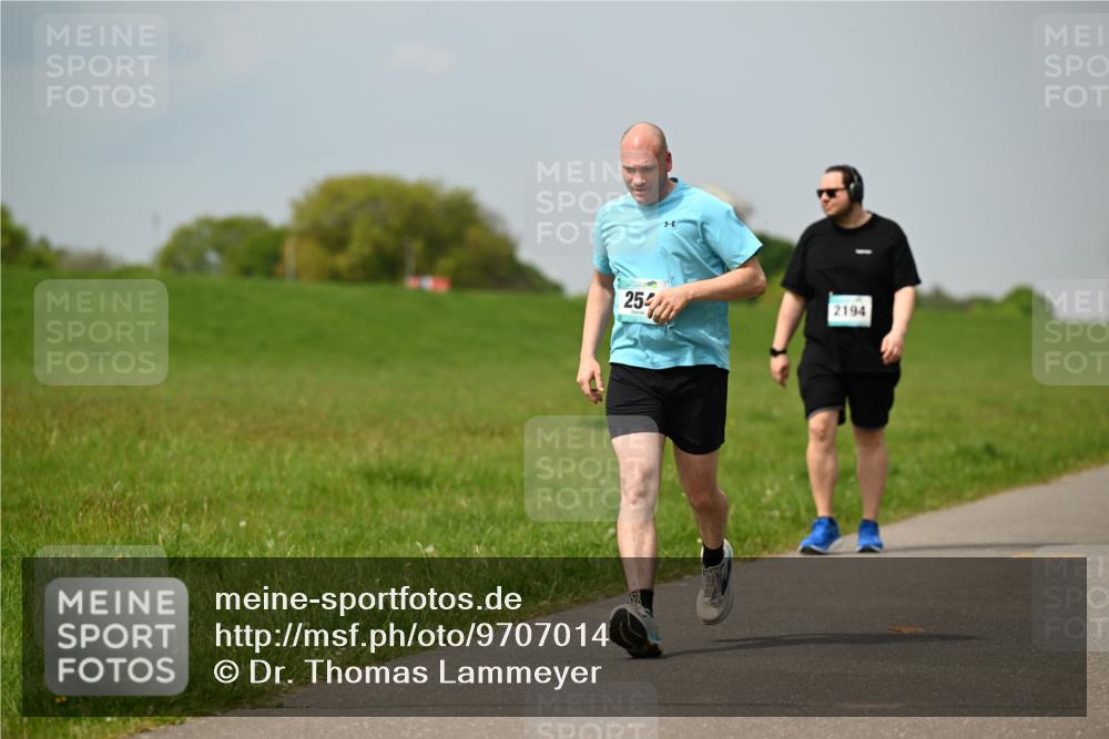 10.05.2026 - 8. Wedeler Halbmarathon Dr. Thomas Lammeyer http://msf.ph/oto/9707014 10.05.2026 11:58:40 Laufen 254, 2194 meine-sportfotos.de